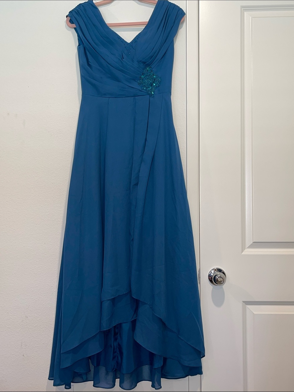 Elegant Teal Blue V-Neck Sleeveless Evening Dress